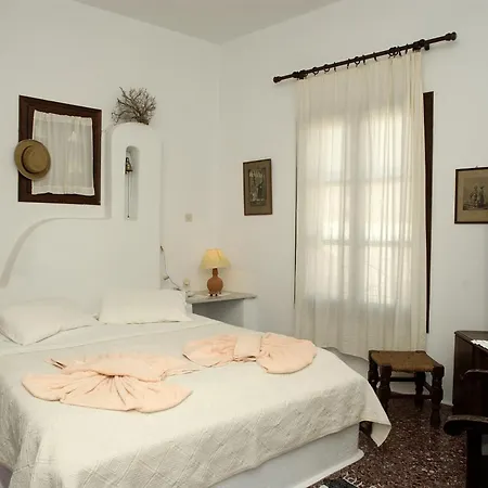 Svoronos Naousa (Paros)